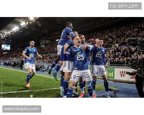 墨尔本城与纽卡斯尔喷汽机激战正酣精彩赛事回顾与分析